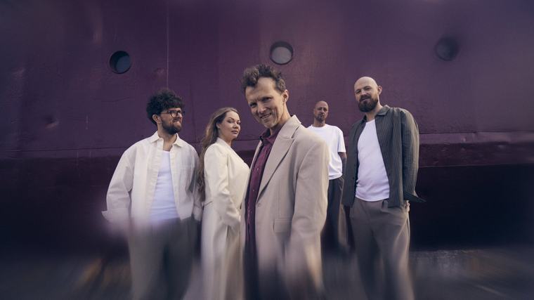 Mežaparka Zaļajā teātrī vasaru noslēgs grupa "The Sound Poets"