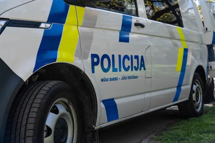 Aizdomās par braukšanu reibumā Liepājā ārpus darba laika aizturēta policijas amatpersona