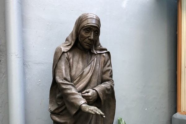 5. septembris vēsturē: Atzīmē Mātes Terēzas dienu