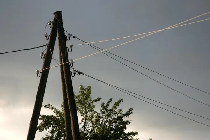 Divas dienas pēc vētras lielākajā daļā Preiļu novada atjaunots elektrības pieslēgums