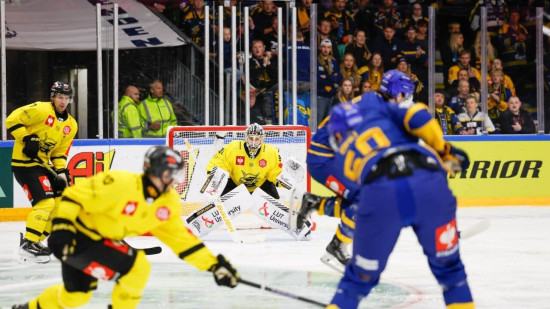 Latviešu vārtsargi aci pret aci Čempionu līgā: Lapēnranta pamatīgi sarūgtina Herningu