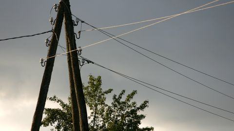 Divas dienas pēc vētras lielākajā daļā Preiļu novada atjaunots elektrības pieslēgums