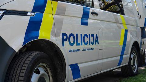 Aizdomās par braukšanu reibumā Liepājā ārpus darba laika aizturēta policijas amatpersona