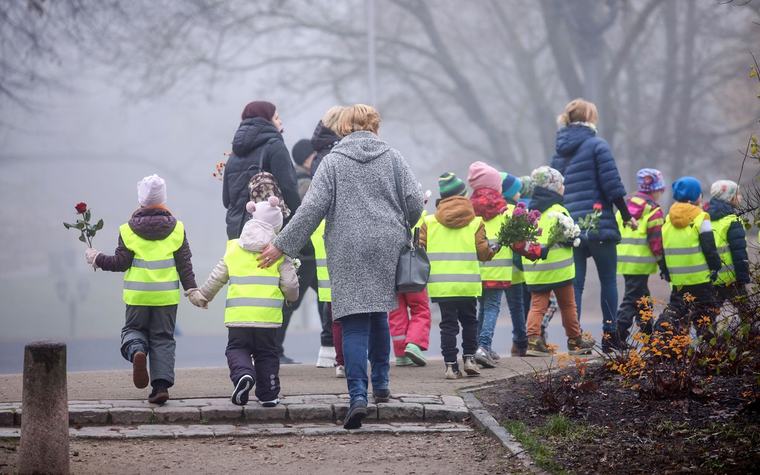 Carnikavas bērnudārza bērnus sakodušie suņi nebija revakcinēti pret trakumsērgu
