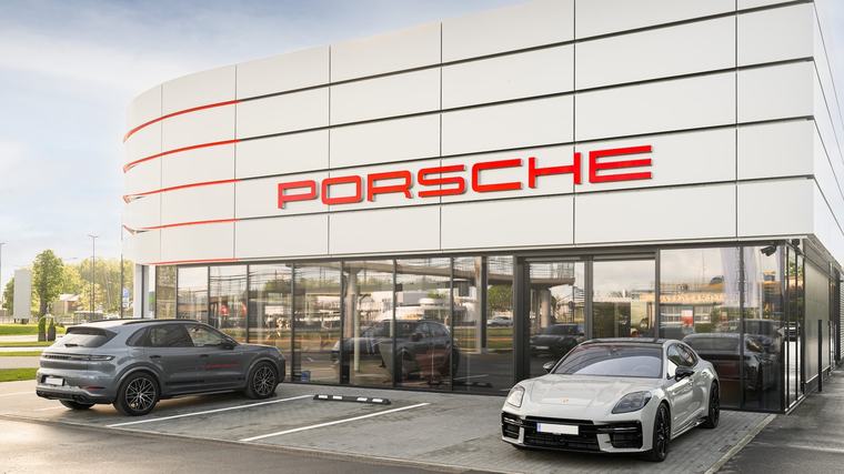 No septembra "Porsche" Latvijā darbu turpinās vienā pārstāvniecībā