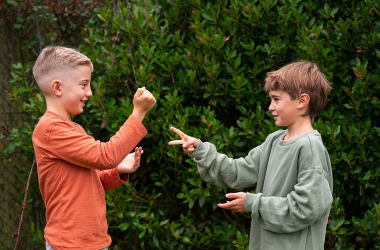 Kāpēc ar zēniem jau no bērnības ir svarīgi runāt par emocijām?