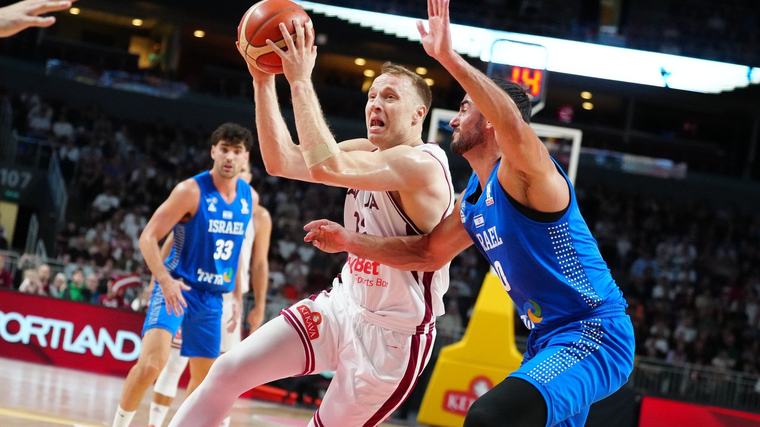 Latvijas basketbolisti Strautiņa rekordspēlē izcīna svarīgu uzvaru PK kvalifikācijā
