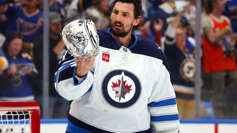 NHL labākais vārtsargs publiski pieprasa aizmainīšanu
