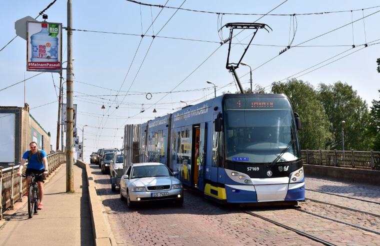 “Vienreiz ar bērnu nokavējām ārsta pieņemšanu, kuru gaidījām vairākus mēnešus!” Rīdzinieki neizprot “Rīgas satiksmes” dubultos standartus