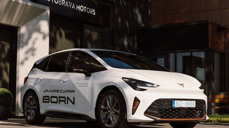 Foto: Latvijā prezentēts modernizētais "Cupra Born" elektroauto