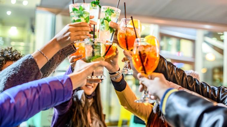 Pusaudža gados lietots alkohols var ilgstoši ietekmēt smadzenes, atklāts pētījumā