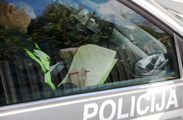 110 km/h tur, kur atļauti 50: Bauskā autovadītājs zaudē tiesības uz pusgadu