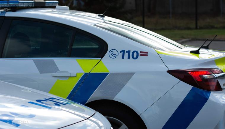 Carnikavā cietušo bērnu advokāts paziņo, ka policija nevīžīgi veic savu darbu