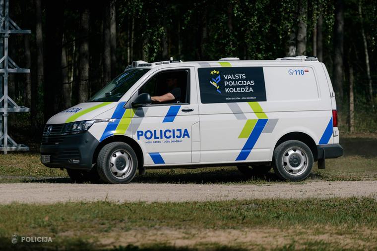 “Mirušais vīrietis karājās ar galvu uz leju.” Baložu iedzīvotājus satrauc neparastais notikums