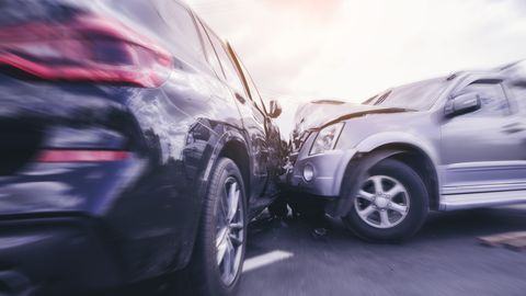 Likumā plāno precizēt prasības transportlīdzekļu vadītājiem ziņot par avāriju policijai