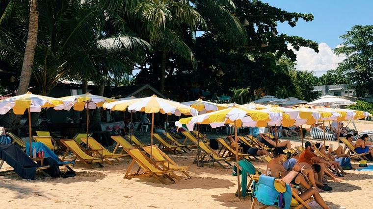 Taizeme uz pusi saīsinās ES tūristu bezvīzu uzturēšanās laiku