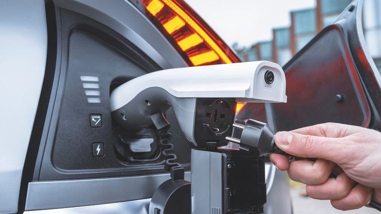 Rezerves elektrostacija mājoklim – elektroauto? Kāpēc gan ne